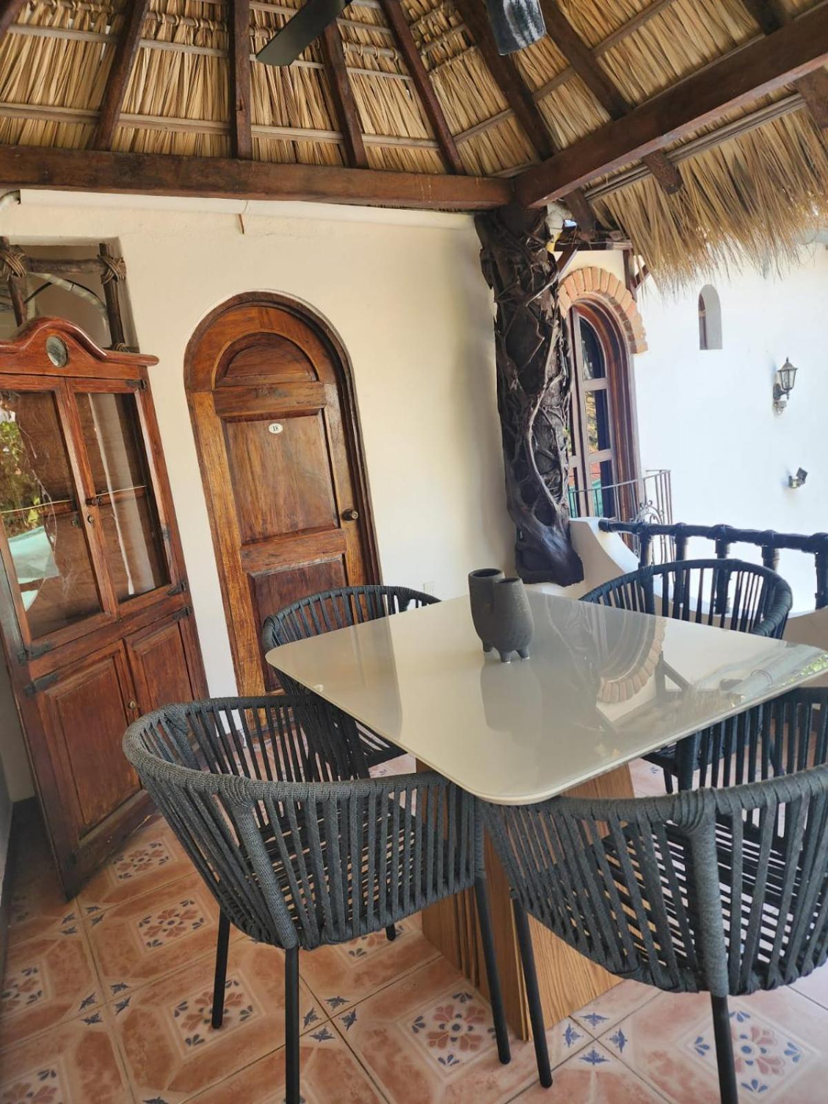 ホテル Esencia Puerto Escondido プエルト・エスコンディード エクステリア 写真